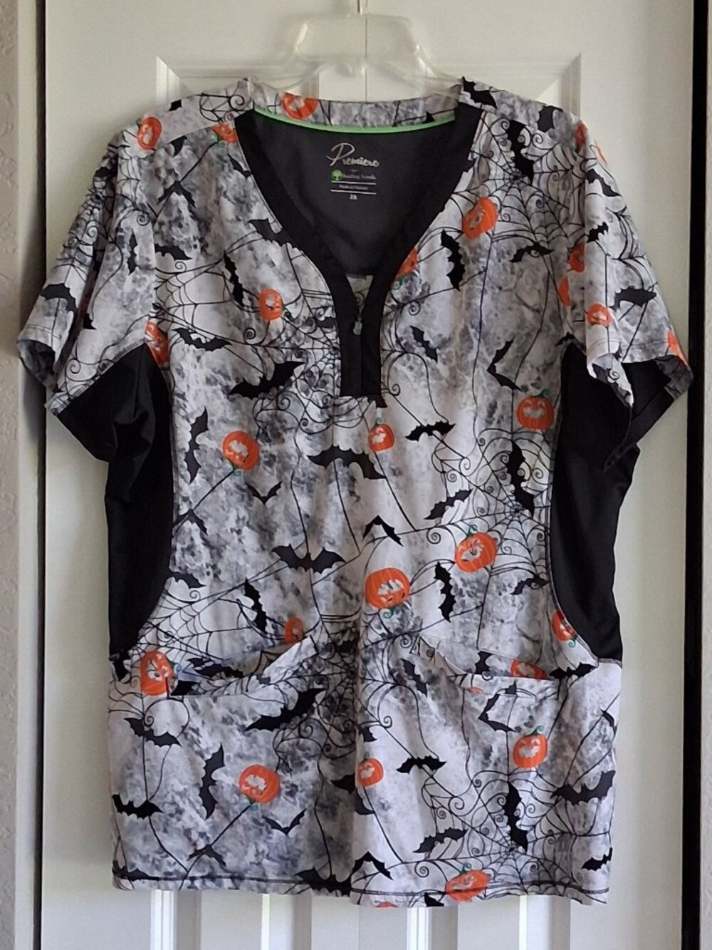 Premiere by Healing Hands Halloween Themed Zip Y-Neck Scrub Top Women's Size 2X